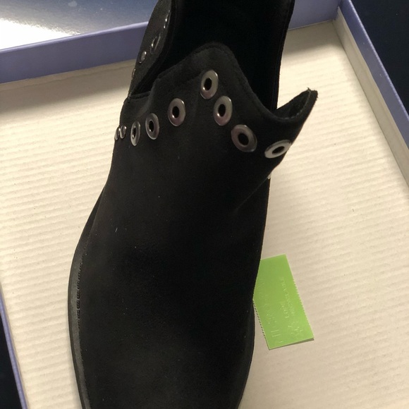 Cut-out side booties - Picture 4 of 8